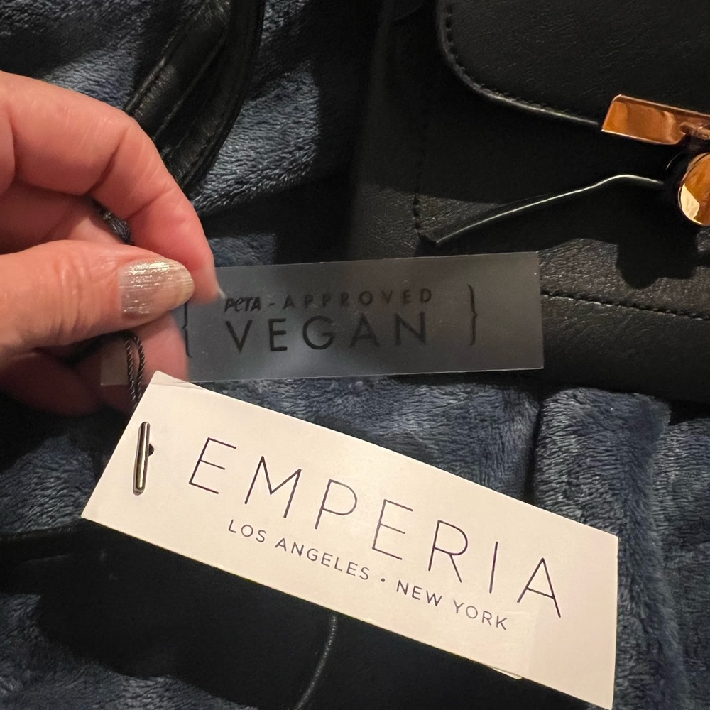 Emperia Los Angeles New York PETA Approved Vegan Black Crossbody, new with tags - Picture 3 of 8